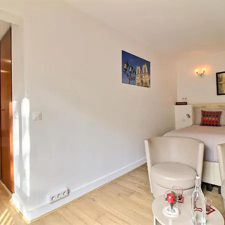 Oda ve Kahvaltı Assia & Nathalie - Luxury Marais Paris