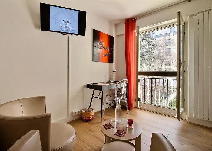 Assia & Nathalie - Luxury Marais Bed & Breakfast Paris