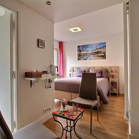 Assia & Nathalie - Luxury Marais Bed & Breakfast Paris
